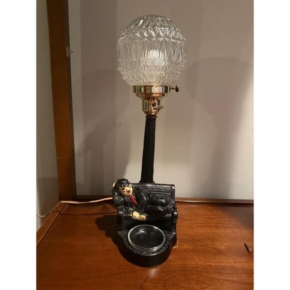 Vintage Charlie Chaplin Table Lamp – Reclining on Park Bench – Art Deco Style – - Picture 2 of 7